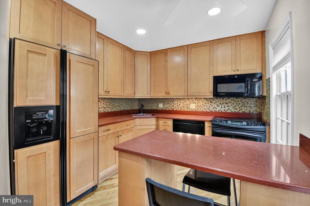 5139 WESTBARD AVENUE Unit: 21