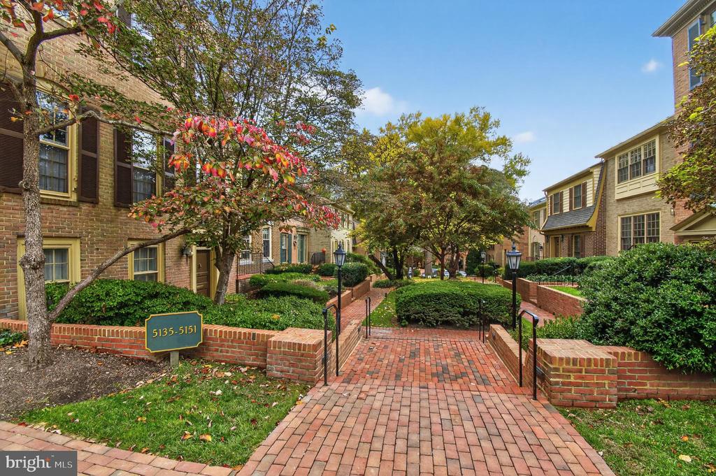 5139 WESTBARD AVENUE Unit: 21