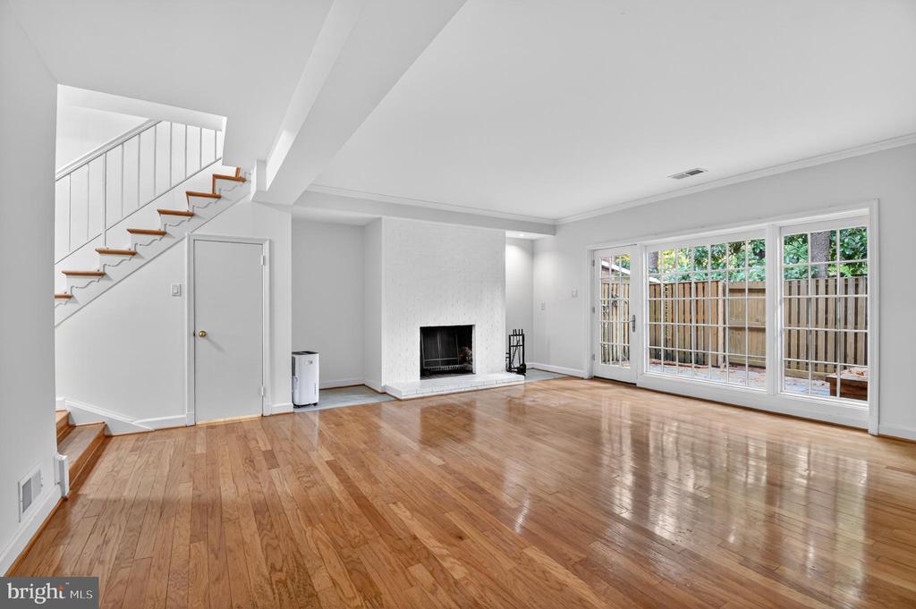 5139 WESTBARD AVENUE Unit: 21