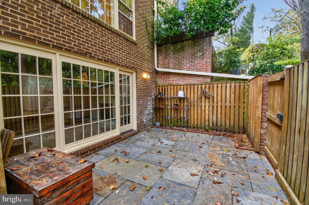 5139 WESTBARD AVENUE Unit: 21