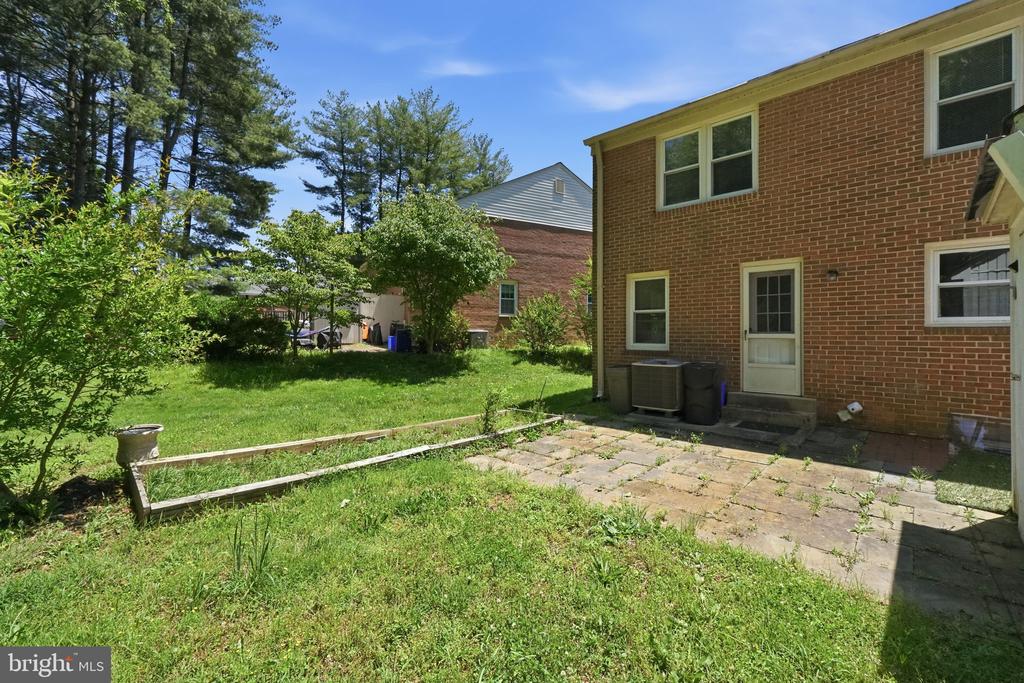 12136 BENTRIDGE PLACE