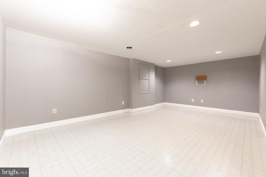 12136 BENTRIDGE PLACE