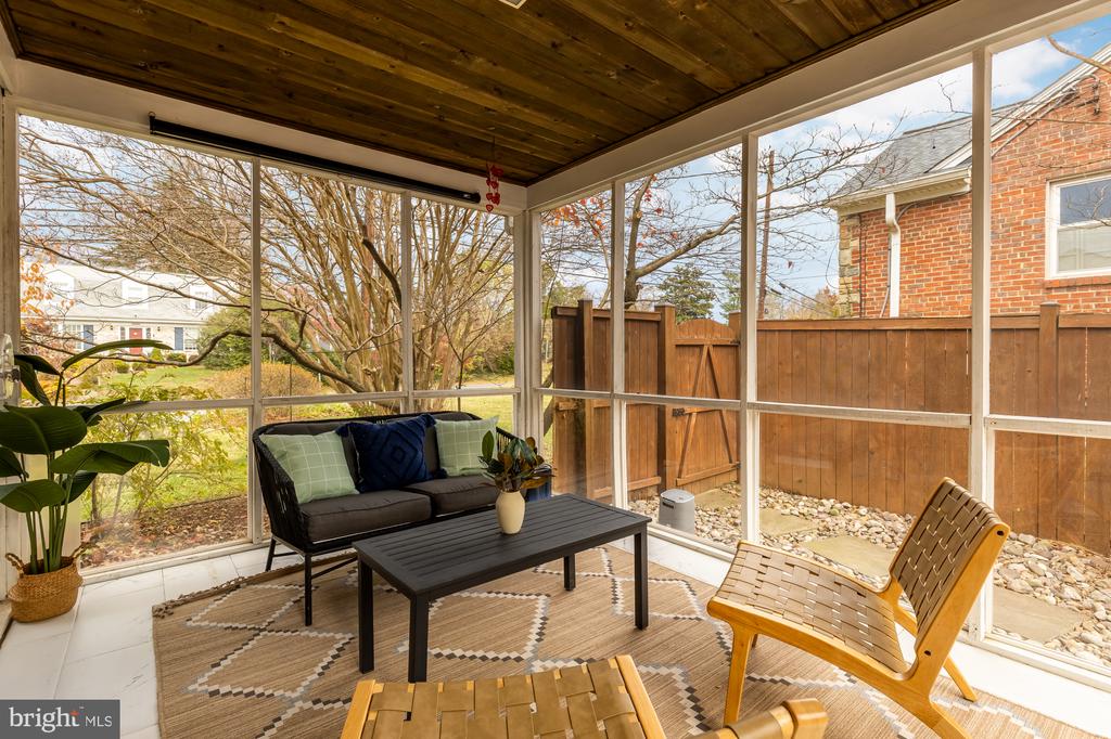 1102 DALE DRIVE