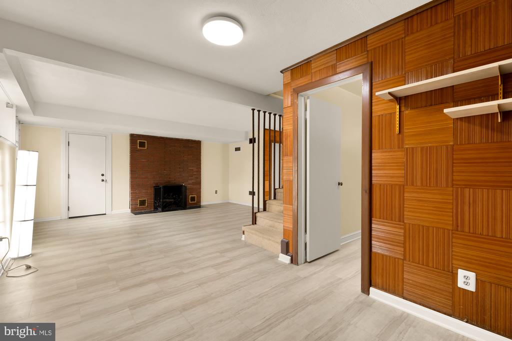 1102 DALE DRIVE