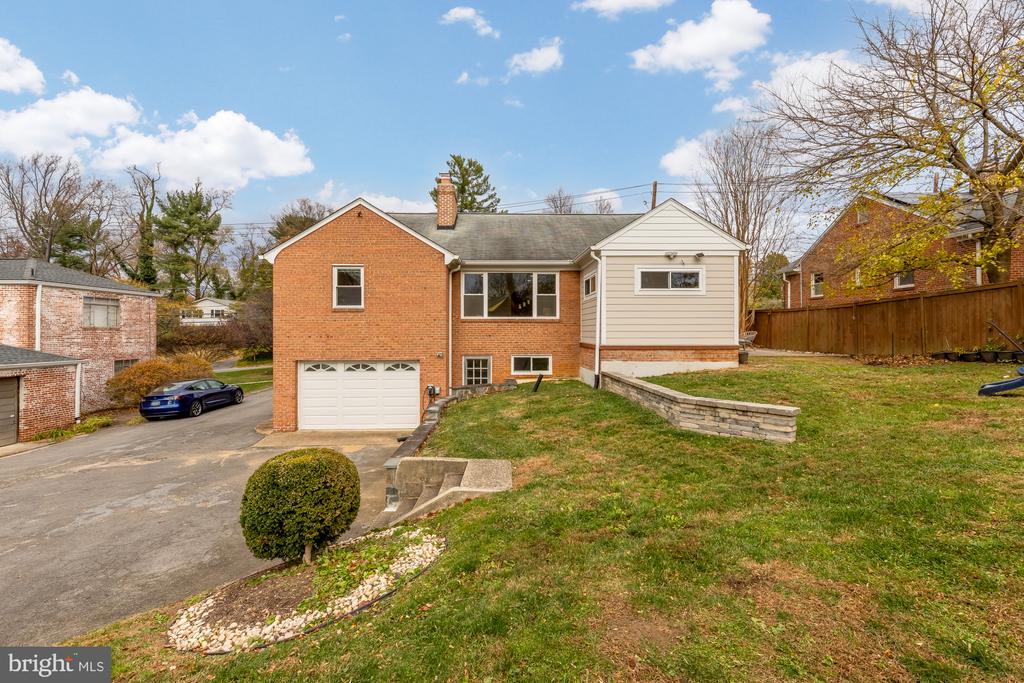 1102 DALE DRIVE