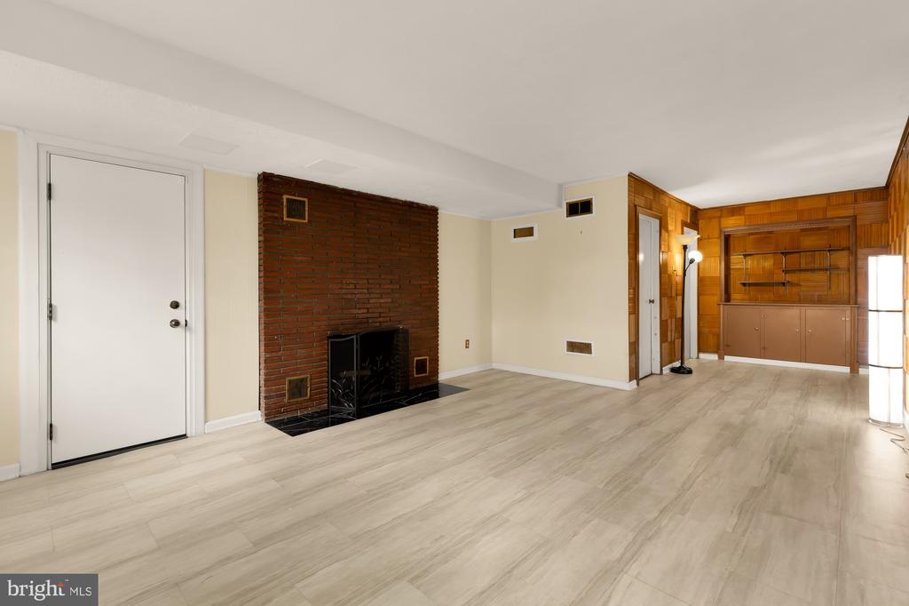 1102 DALE DRIVE