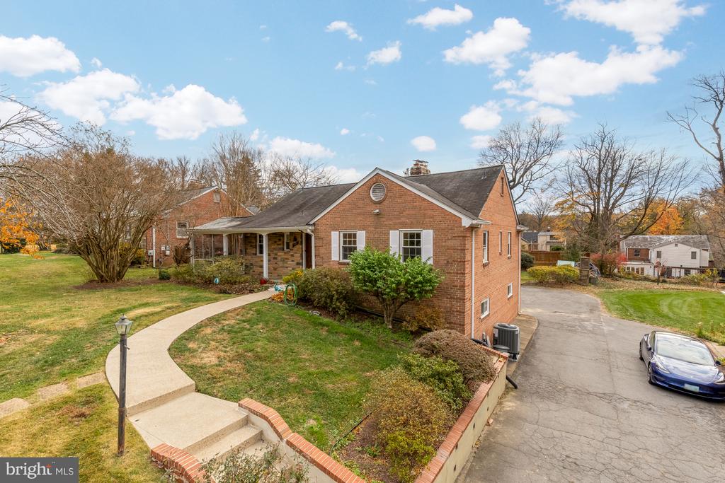 1102 DALE DRIVE