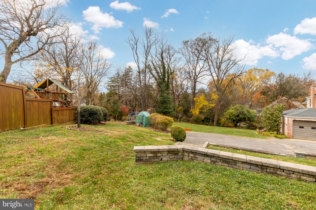 1102 DALE DRIVE