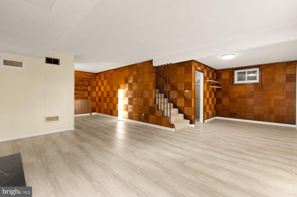 1102 DALE DRIVE