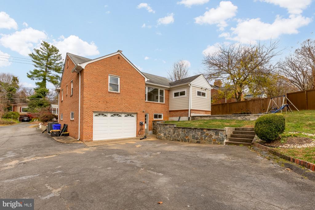 1102 DALE DRIVE