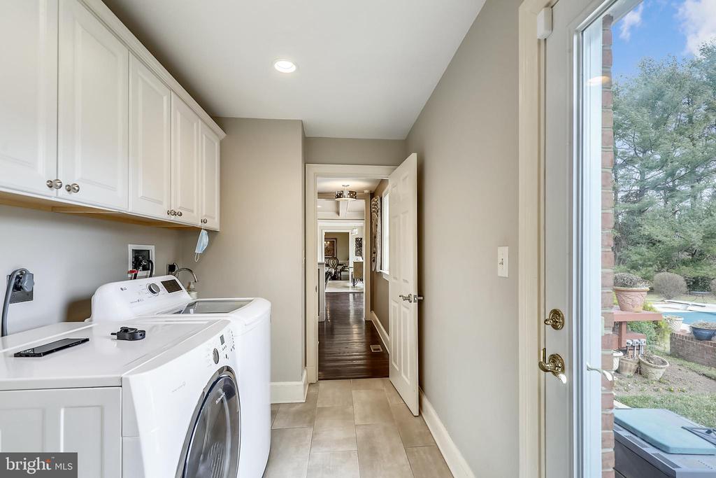 10605 RIVER OAKS LANE