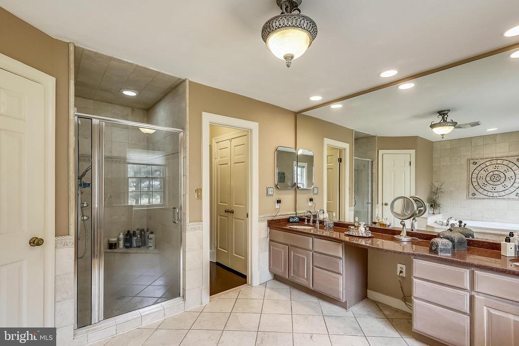 10605 RIVER OAKS LANE