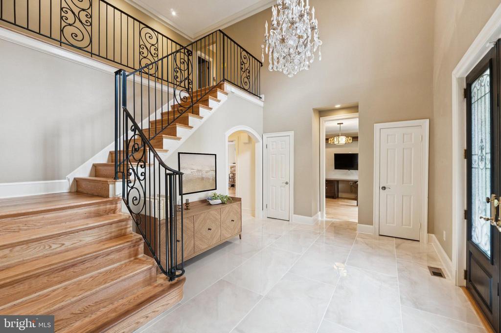 10605 RIVER OAKS LANE