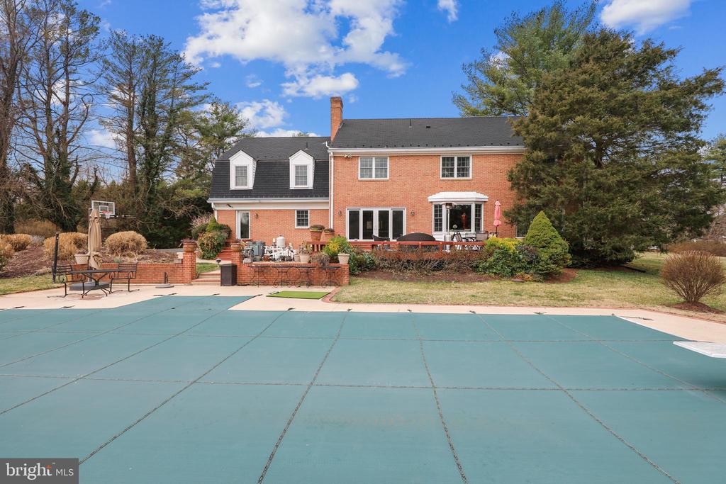10605 RIVER OAKS LANE