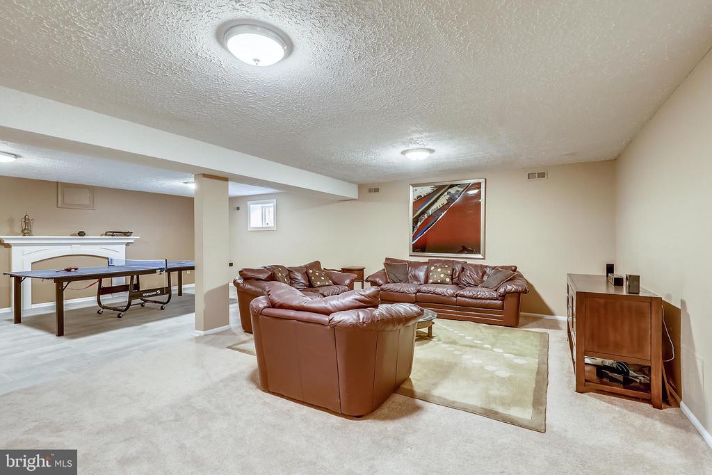 10605 RIVER OAKS LANE