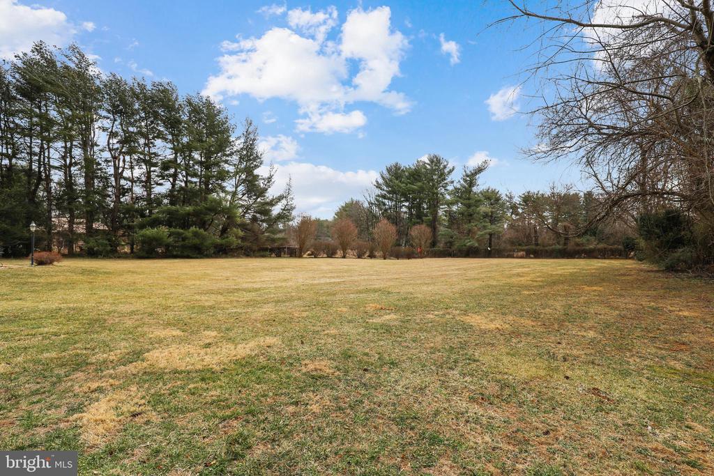 10605 RIVER OAKS LANE