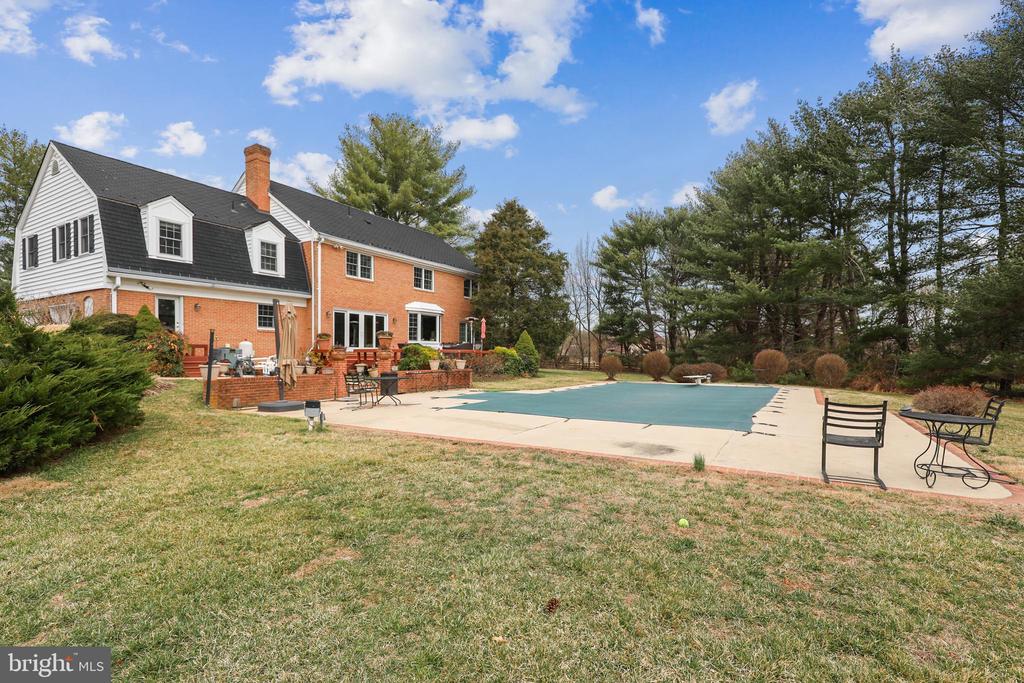 10605 RIVER OAKS LANE