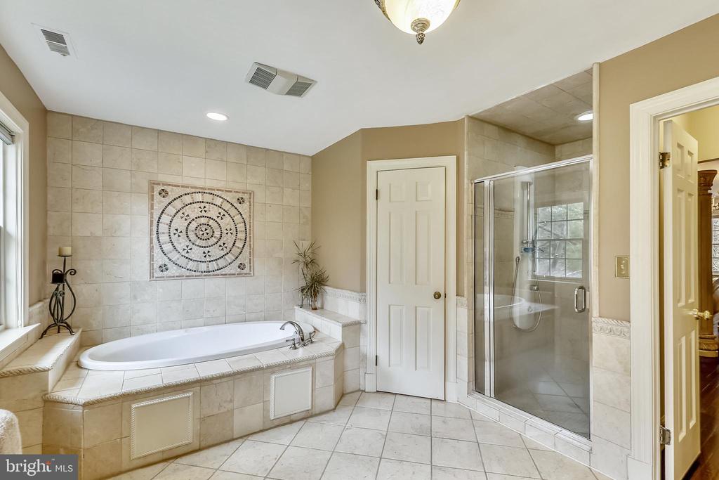 10605 RIVER OAKS LANE