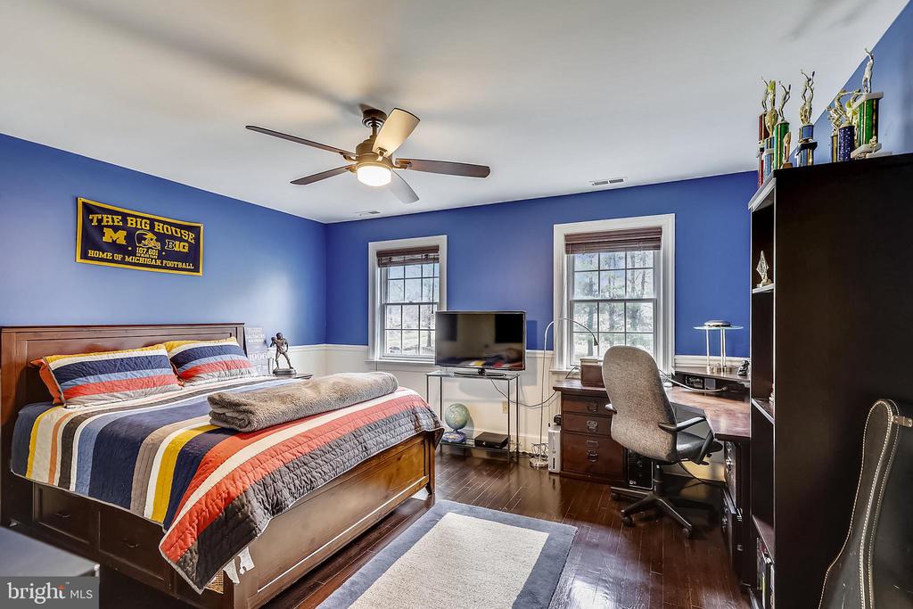 10605 RIVER OAKS LANE