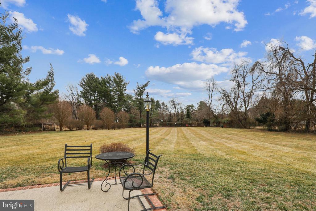 10605 RIVER OAKS LANE
