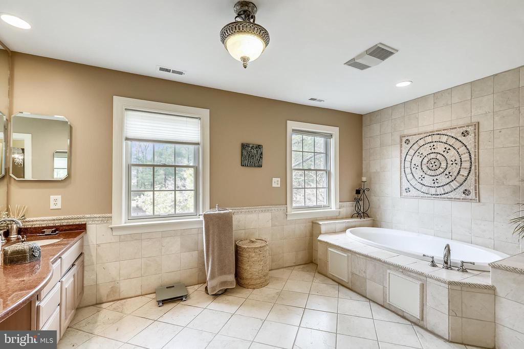 10605 RIVER OAKS LANE