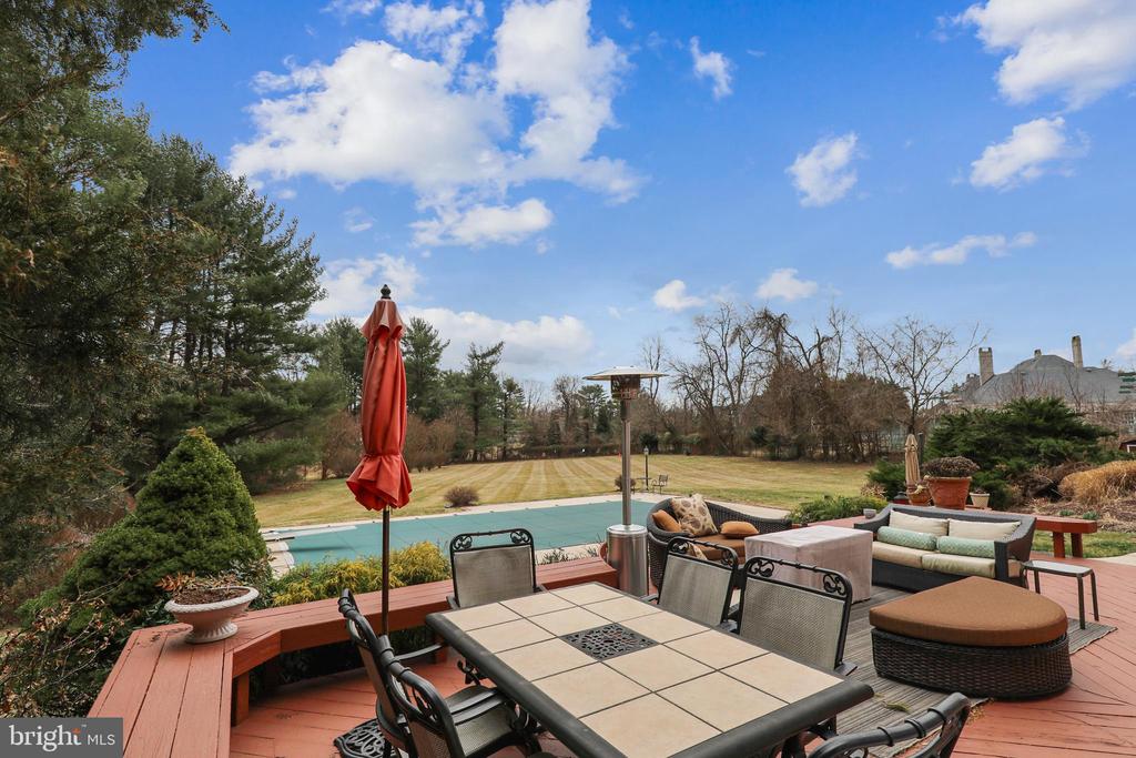 10605 RIVER OAKS LANE
