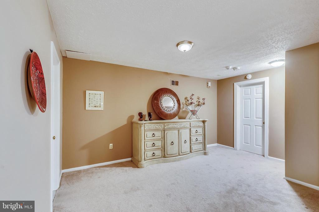 10605 RIVER OAKS LANE