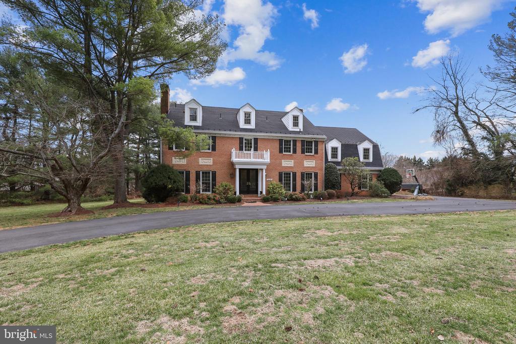 10605 RIVER OAKS LANE