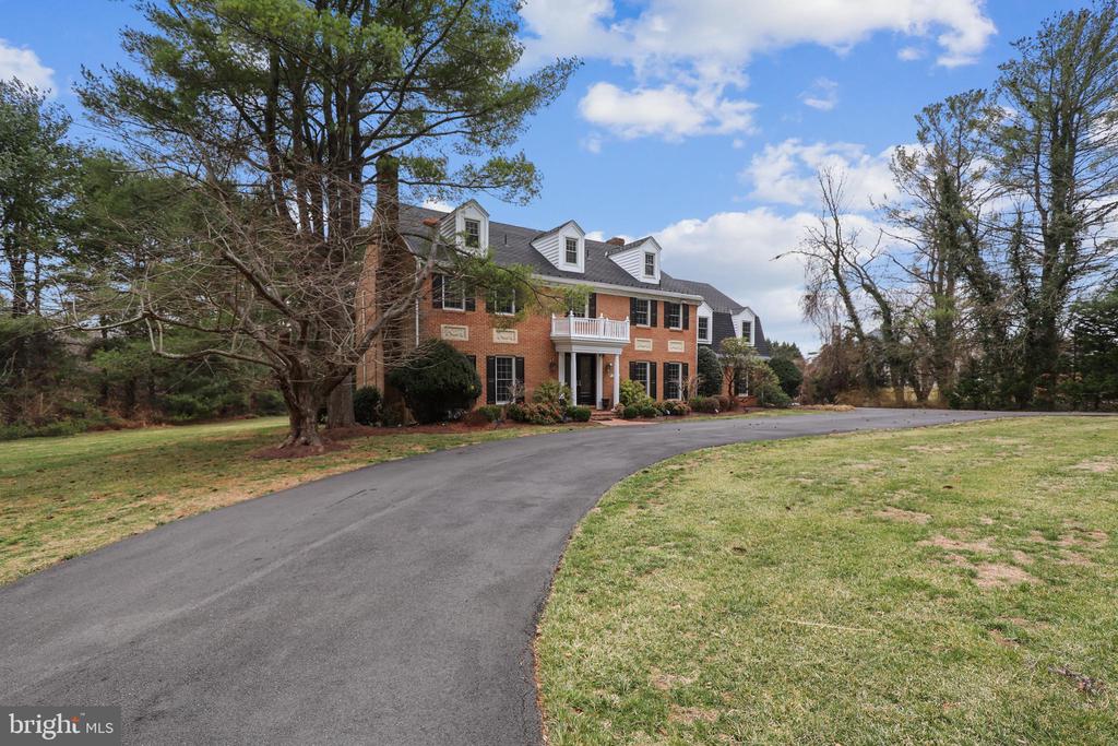 10605 RIVER OAKS LANE