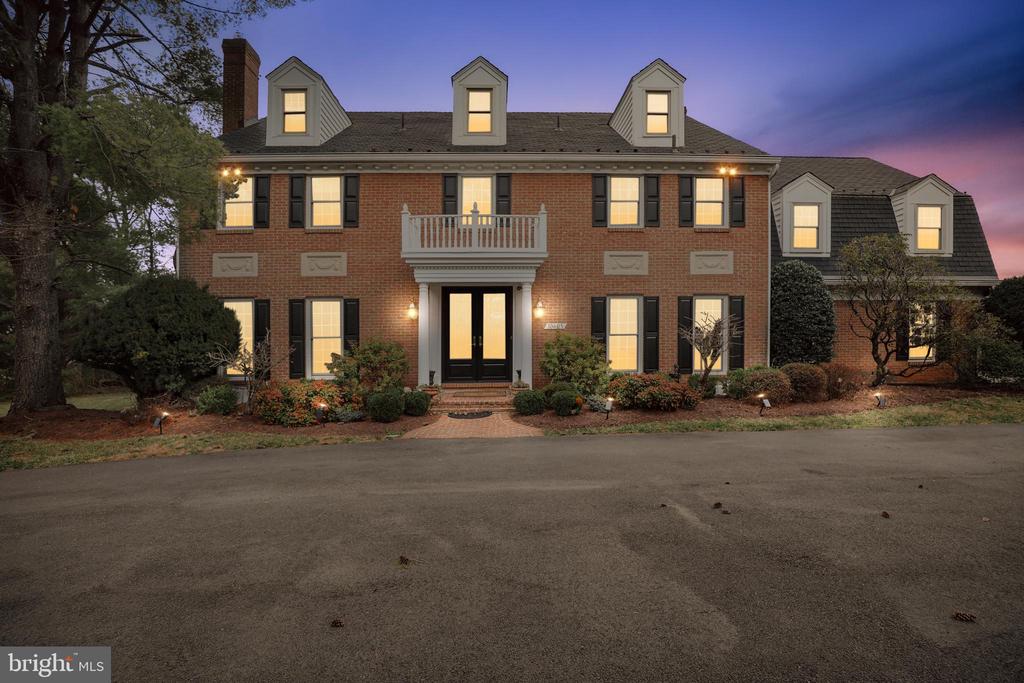 10605 RIVER OAKS LANE