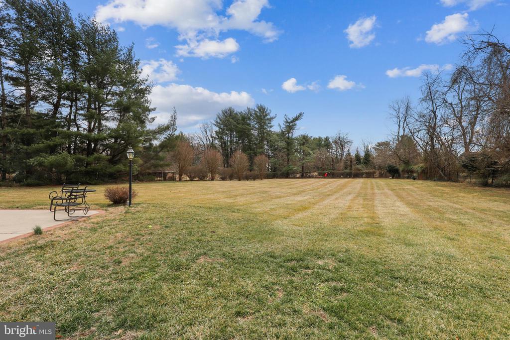 10605 RIVER OAKS LANE