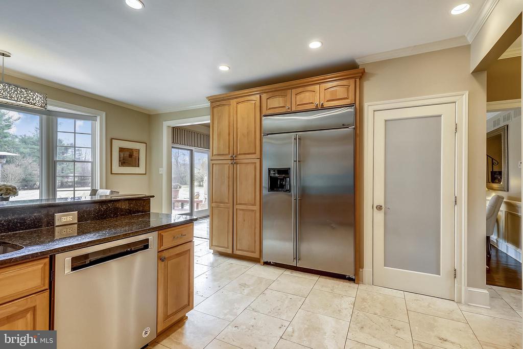 10605 RIVER OAKS LANE