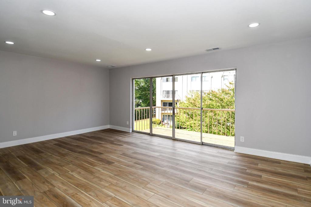 3225 UNIVERSITY BOULEVARD W Unit: 22