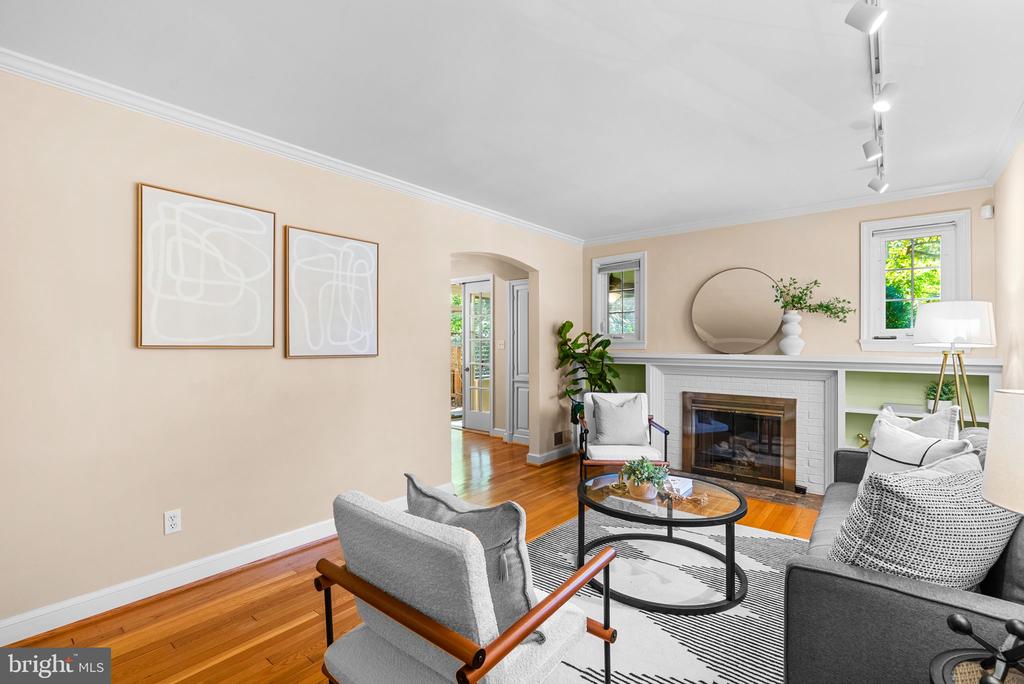 10319 CHERRY TREE LANE