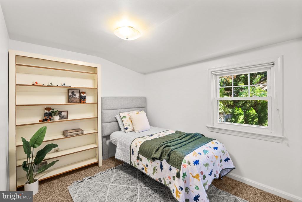 10319 CHERRY TREE LANE