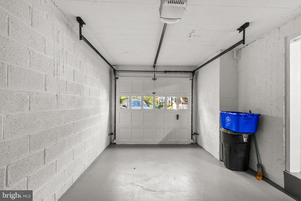 10319 CHERRY TREE LANE