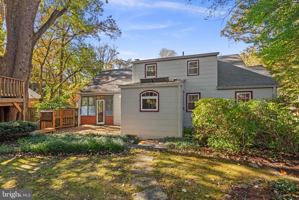 10319 CHERRY TREE LANE