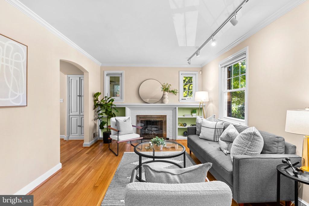 10319 CHERRY TREE LANE