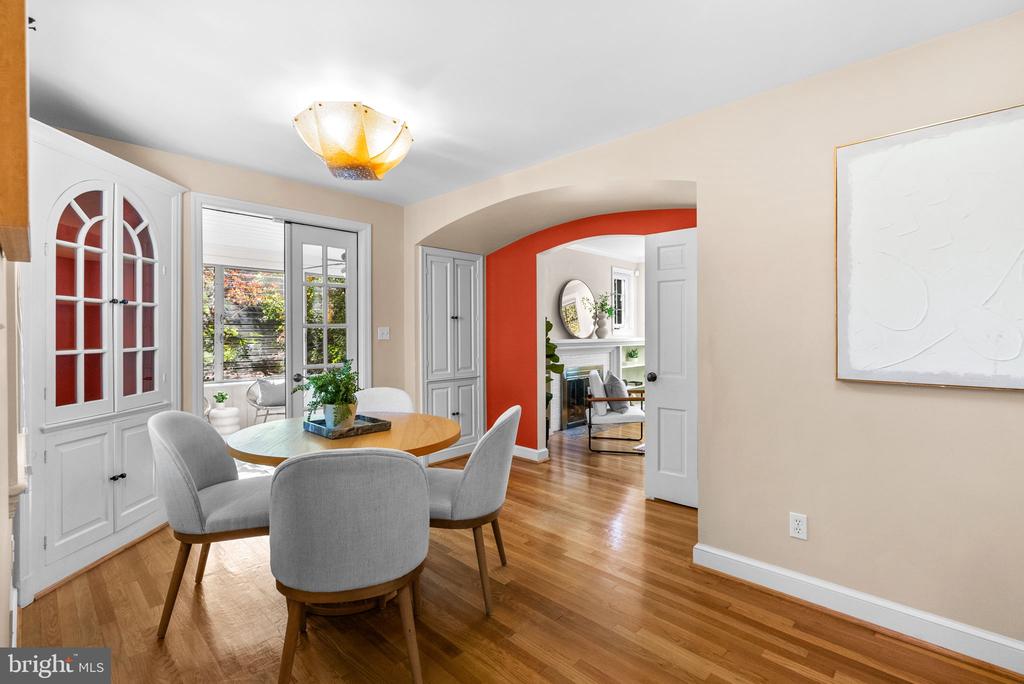 10319 CHERRY TREE LANE