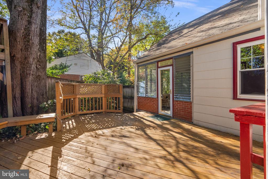 10319 CHERRY TREE LANE