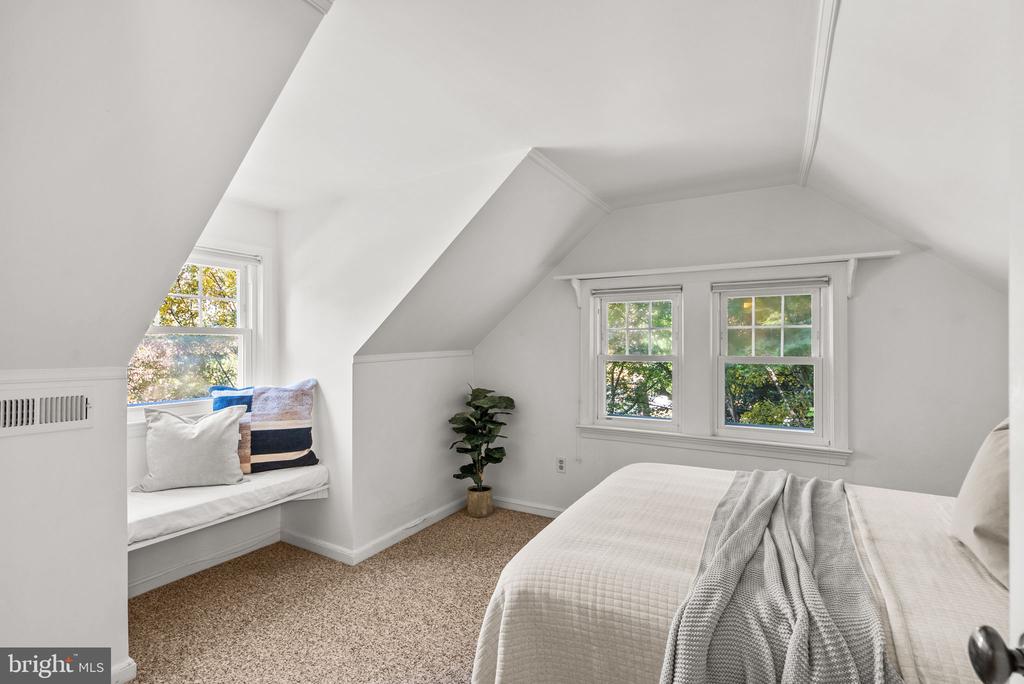 10319 CHERRY TREE LANE