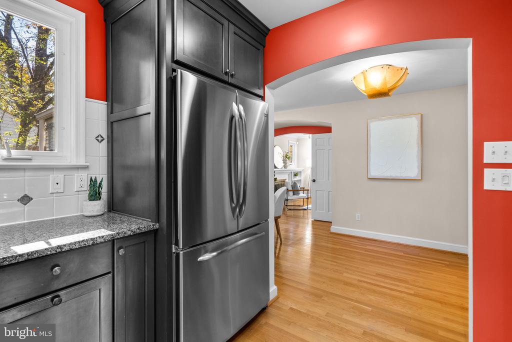 10319 CHERRY TREE LANE