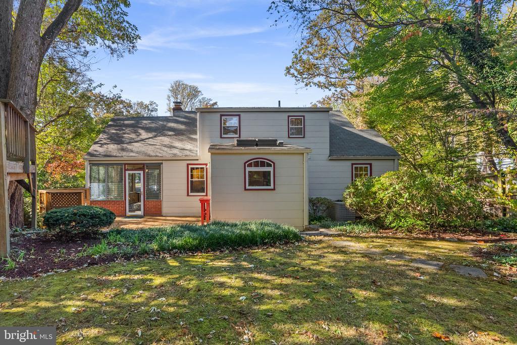 10319 CHERRY TREE LANE