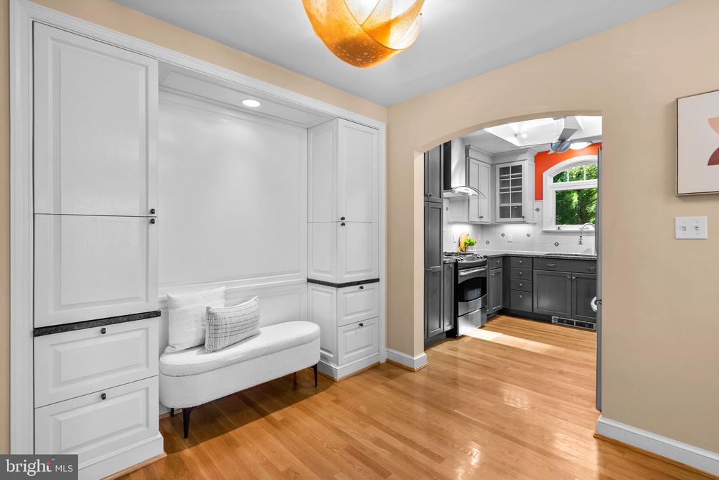 10319 CHERRY TREE LANE