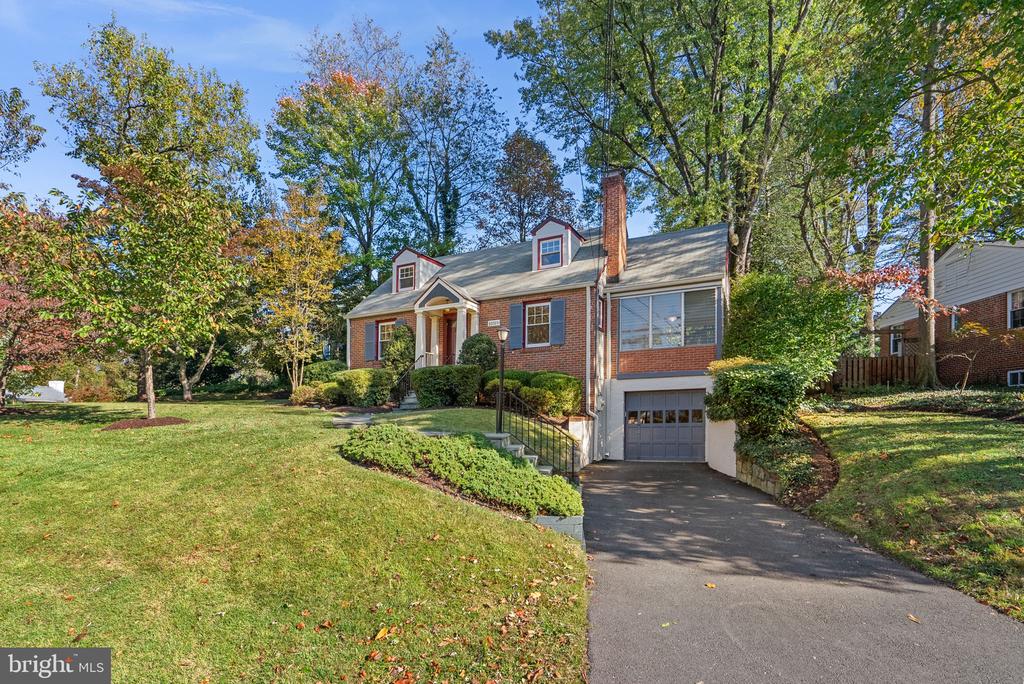 10319 CHERRY TREE LANE