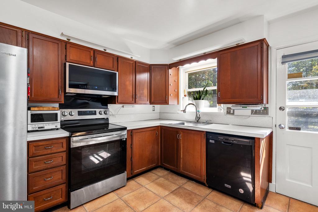 3122 HELSEL DRIVE