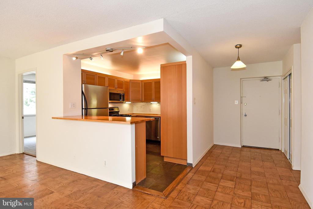 5500 FRIENDSHIP BOULEVARD Unit: 816N