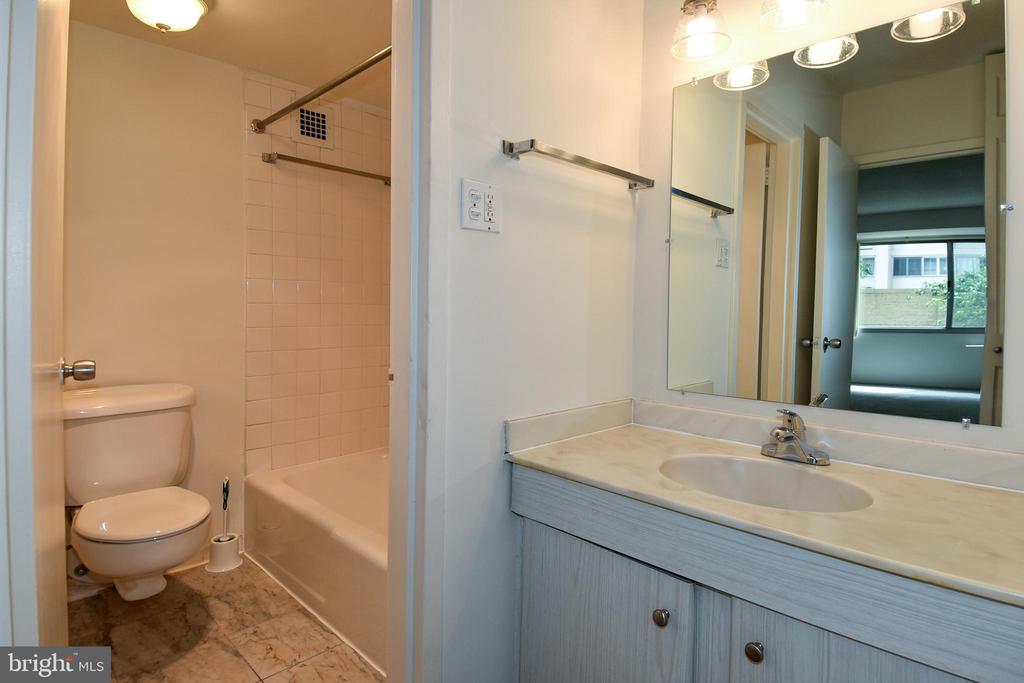 5500 FRIENDSHIP BOULEVARD Unit: 816N