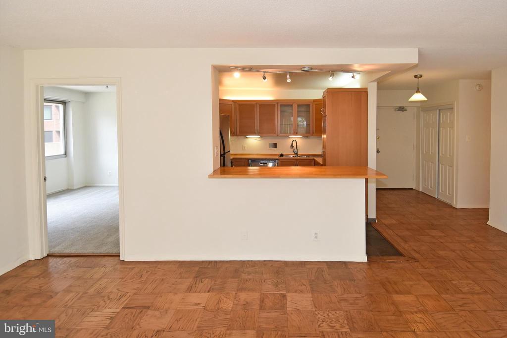 5500 FRIENDSHIP BOULEVARD Unit: 816N
