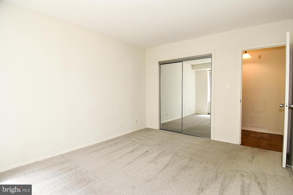 5500 FRIENDSHIP BOULEVARD Unit: 816N